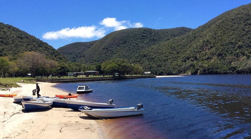 Plettenberg Bay Family Resort — Elegant safari lodge and suite