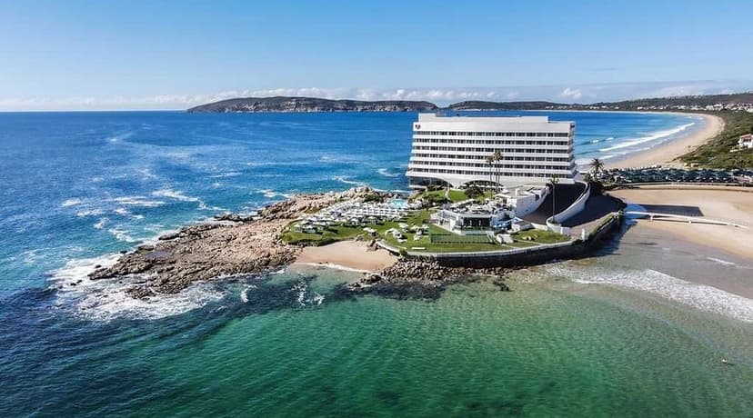 Plettenberg Bay Hotel — Elegant safari lodge and suite
