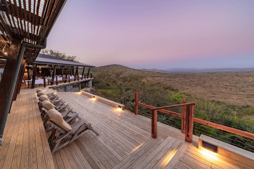 Rhino Ridge Safari Lodge overlooking the iMfolozi wilderness