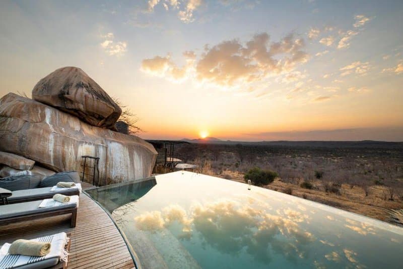 Serengeti Serena Safari Lodge — Elegant safari lodge and suite