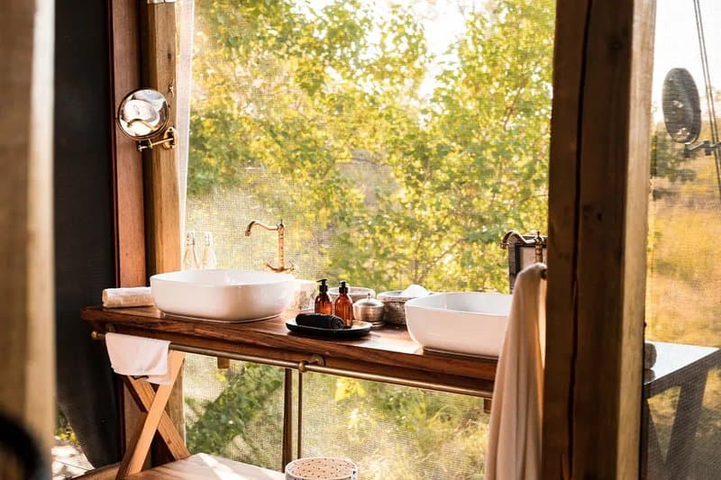 Mara Serena Safari Lodge — Elegant safari lodge and suite
